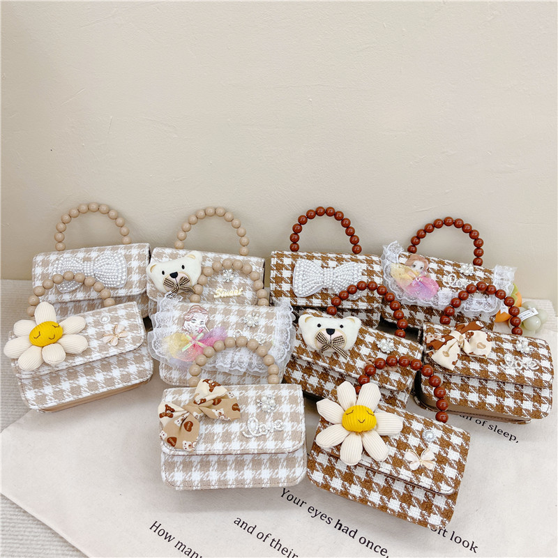 Children's bags, girls' autumn stylish single-shoulder Chanel style crossbody bag, pearl handbag, small square bag full figure