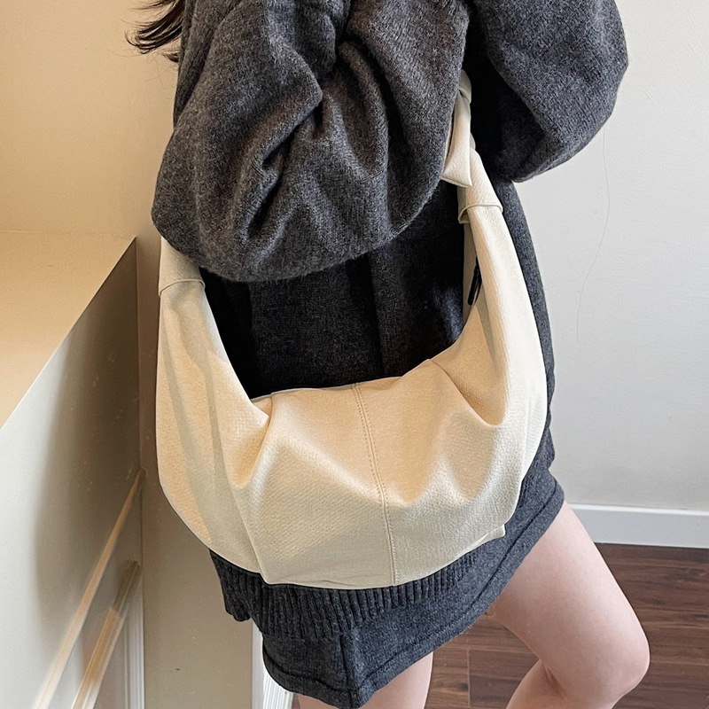 Niche design denim bag for women 2025, large capacity, casual and versatile, single-shoulder crossbody dumpling bag, fashionable underarm bag Application Scenario