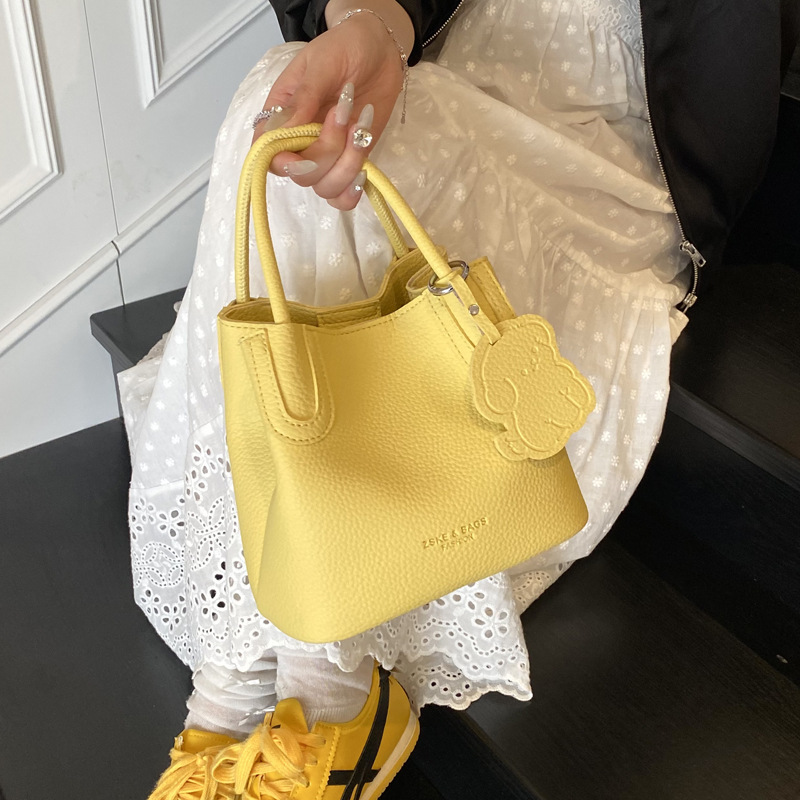 2025 Simple and casual hand-held small bag, new trendy and fashionable commuter crossbody bag, summer vegetable basket bucket bag details Picture