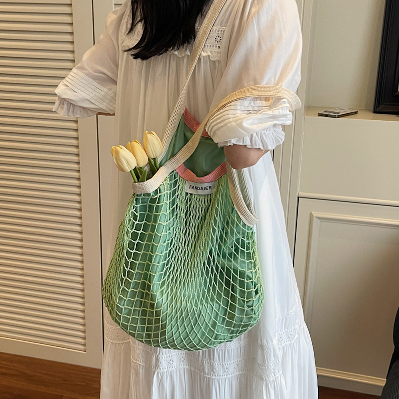 Lazy style large bag Women's 2025 new trendy and versatile single-shoulder bag with large capacity hollowed-out tote bag Application Scenario