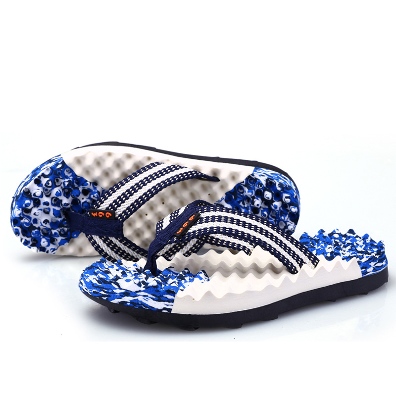 2025 New massage flip-flops, anti-slip and wear-resistant rubber outdoor beach slippers, men's outdoor wear, summer men's sandals Item Picture