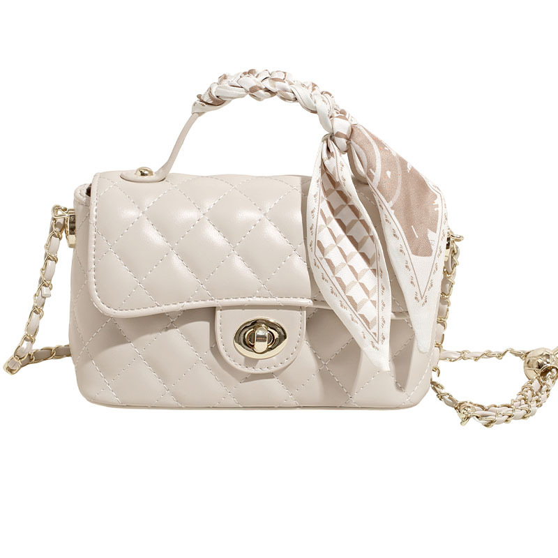 Xiaoxiangfeng diamond-shaped chain fashionable hand-held commuter bag for women 2025 Summer new style, high-end crossbody small square bag Item Picture