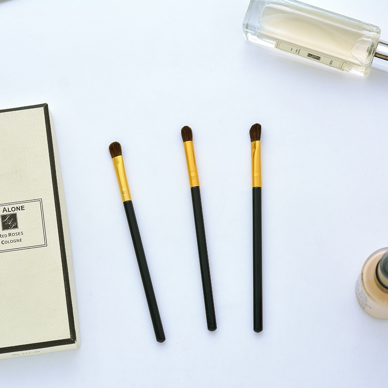A complete set of animal hair makeup brushes, beginner's 3-piece horse hair set, new eyeshadow brush wholesale, portable beauty tools Specification drawing