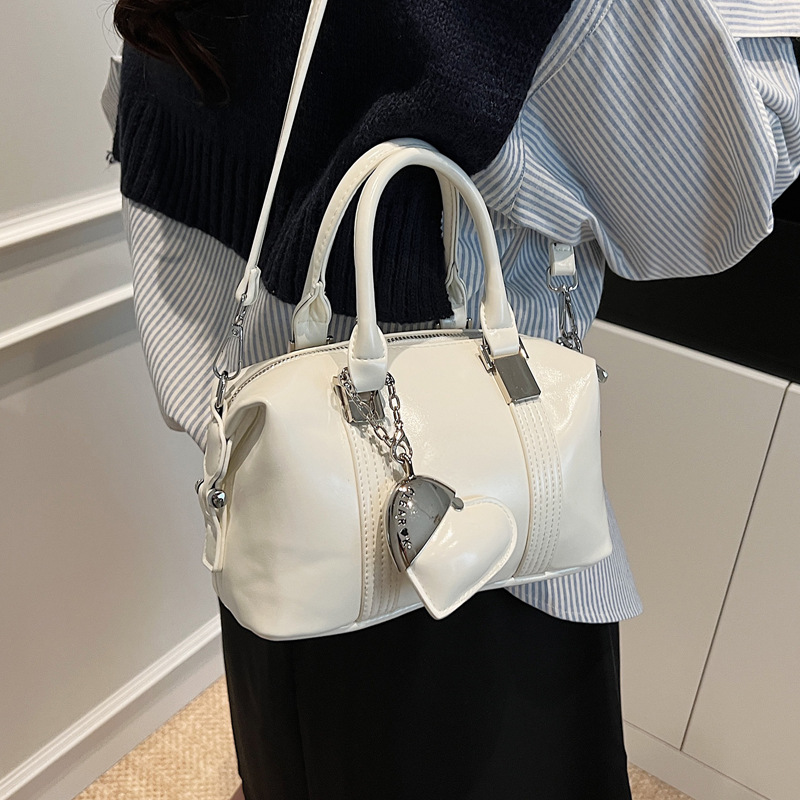 Fashionable and niche design pillow bag 2025 New Korean-style solid color Oiro-style handbag, simple commuting crossbody bag details Picture