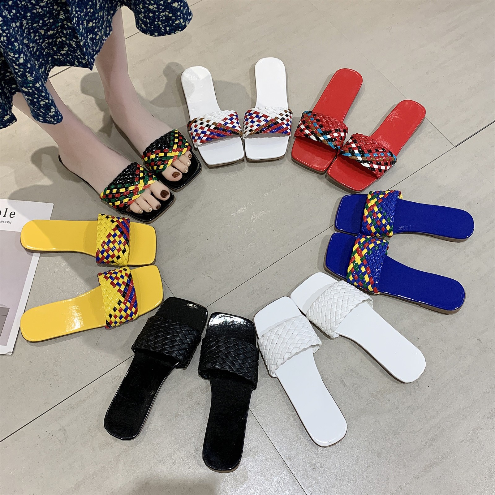 Amazon's new large-sized cool slippers for women, square-toed woven flat slippers, color-blocked street style fashionable women's shoes full figure