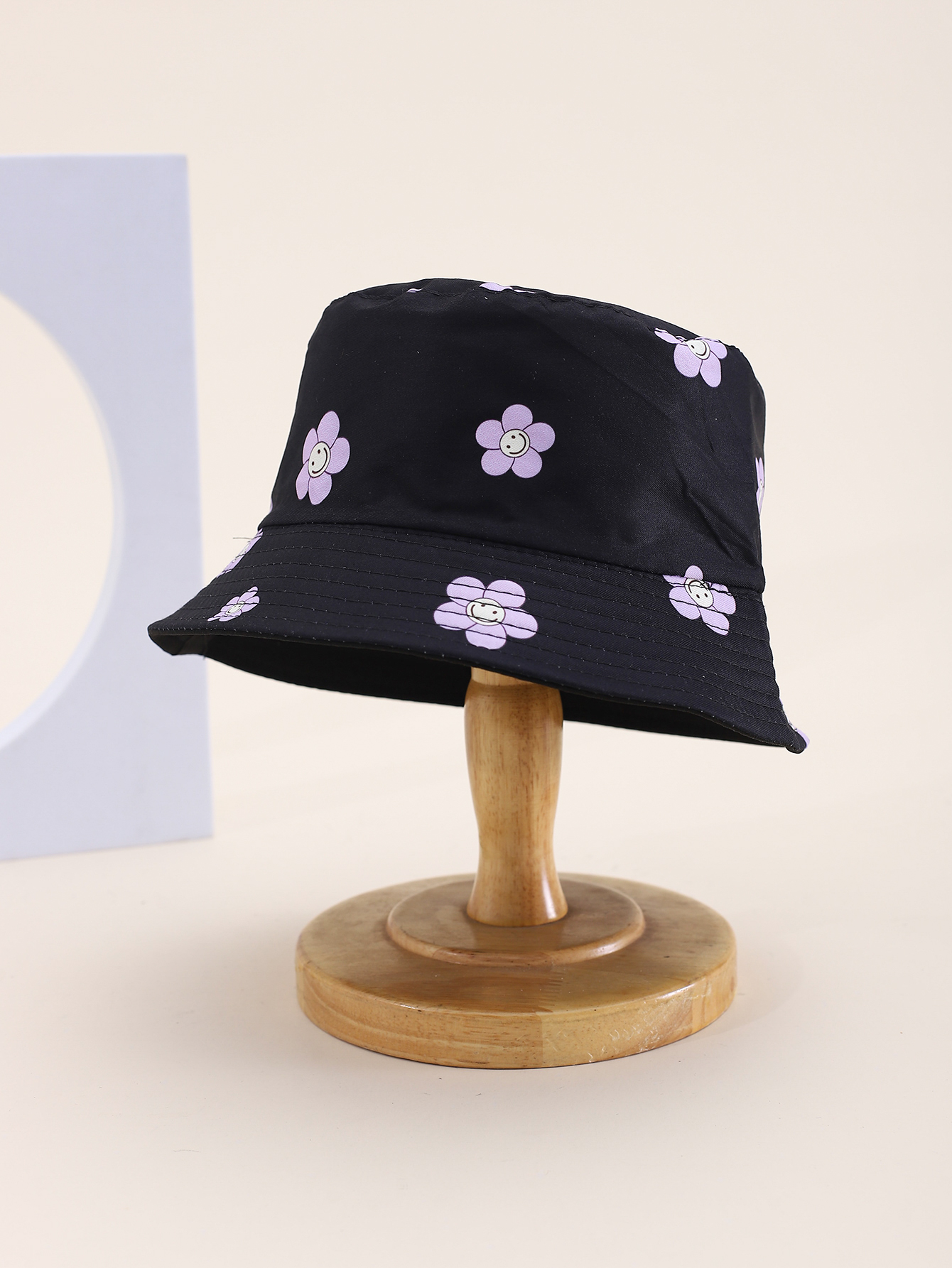 This is a popular children's double-sided fisherman's hat with small floral prints in spring and summer. It's cute, cartoon, classic and versatile. It's a unique children's double-sided fisherman's hat with a pier circumference of 54CM details Picture