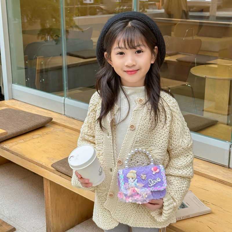 The new girls' bag is fashionable and cute. It's a cartoon plush children's single-shoulder princess crossbody bag that has become a popular choice for little girls to carry Specification drawing