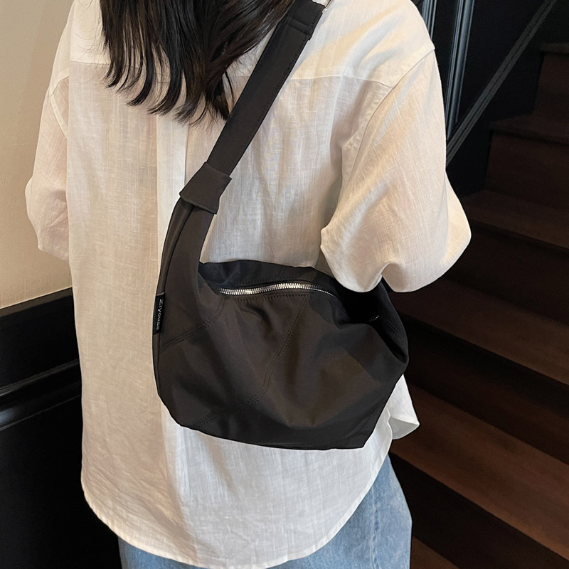 Laid-back and casual nylon fabric crossbody bag for women, 2025 new lightweight and versatile dumpling bag, large capacity single-shoulder bag for commuting Specification drawing