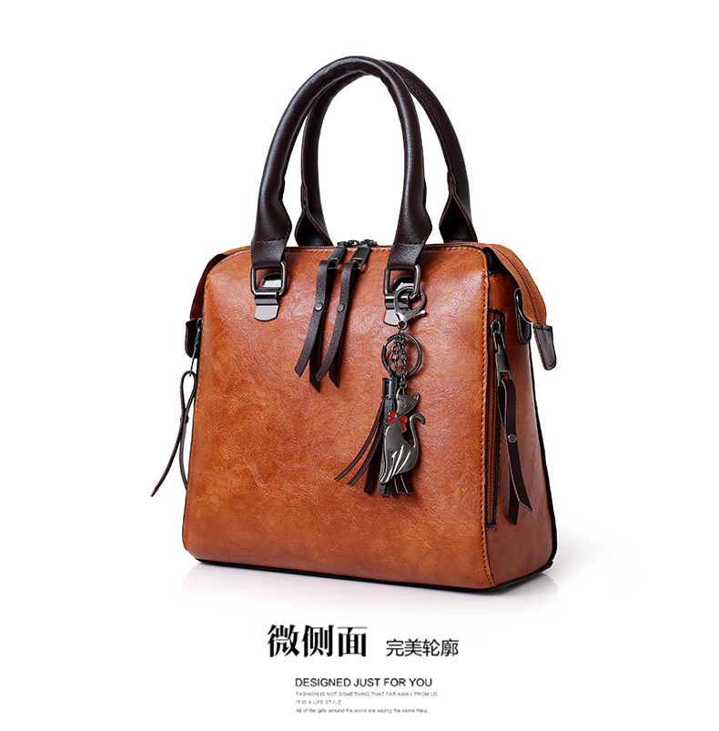 European and American retro cross-border wholesale women's bag 2023 new style mother-and-child bag oil leather single-shoulder four-piece women's handbag Application Scenario