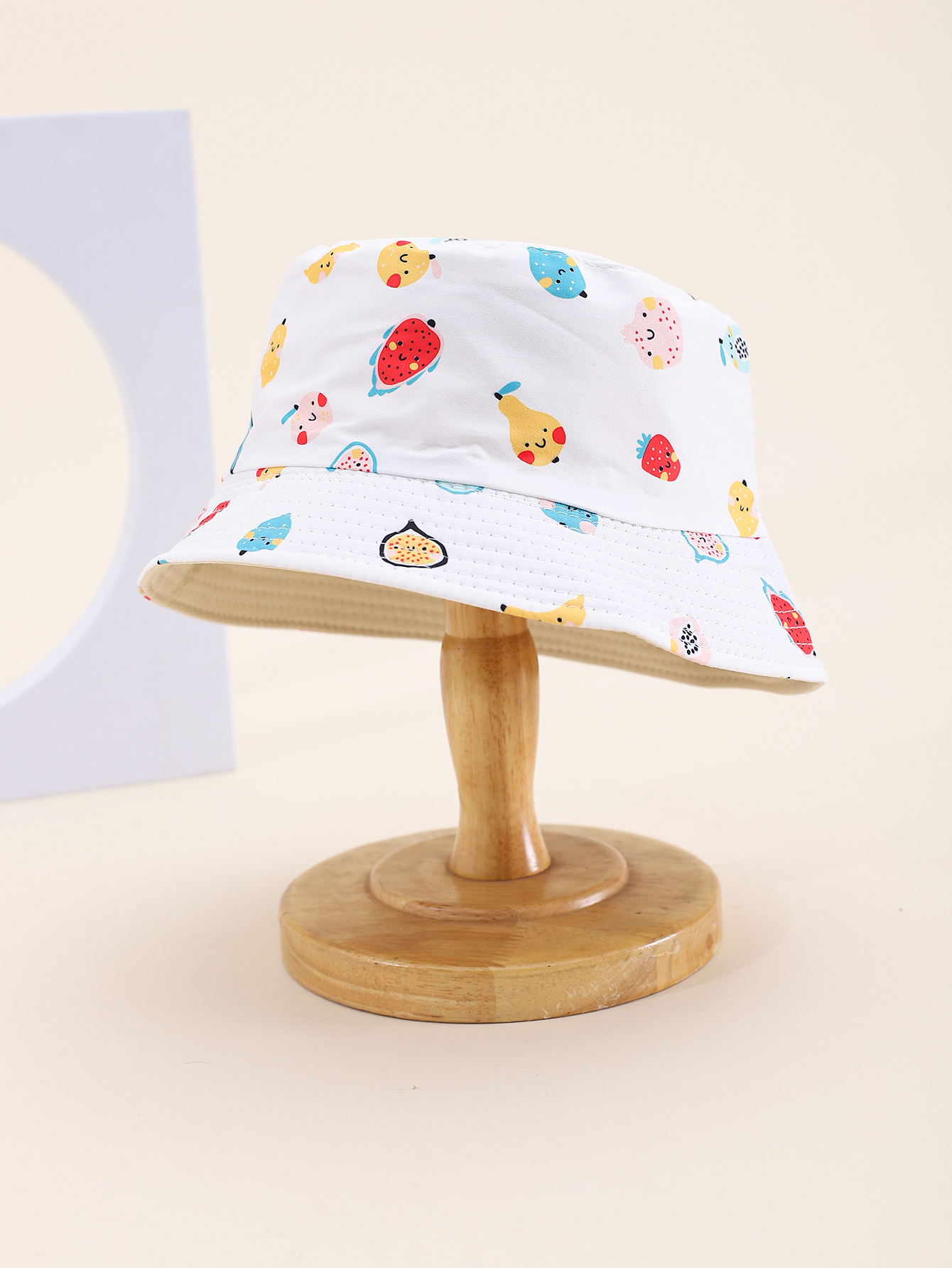This spring and summer hit children's fruit, cute expression print, double-sided fisherman's hat, cute cartoon, classic and versatile. It's a personalized children's double-sided fisherman's hat with a pier circumference of 54CM Specification drawing