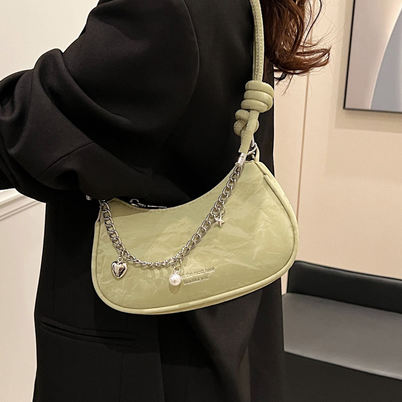 A stylish and stylish small handbag for ladies in 2025, a versatile and fashionable crossbody bag, a niche single-shoulder underarm bag for summer Application Scenario