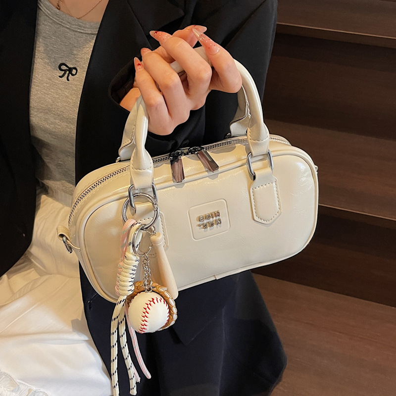 New Spring/Summer 2025 fashionable and versatile horizontal small handbags, bowling bags, small bags, retro pillow bags and women's bags full figure