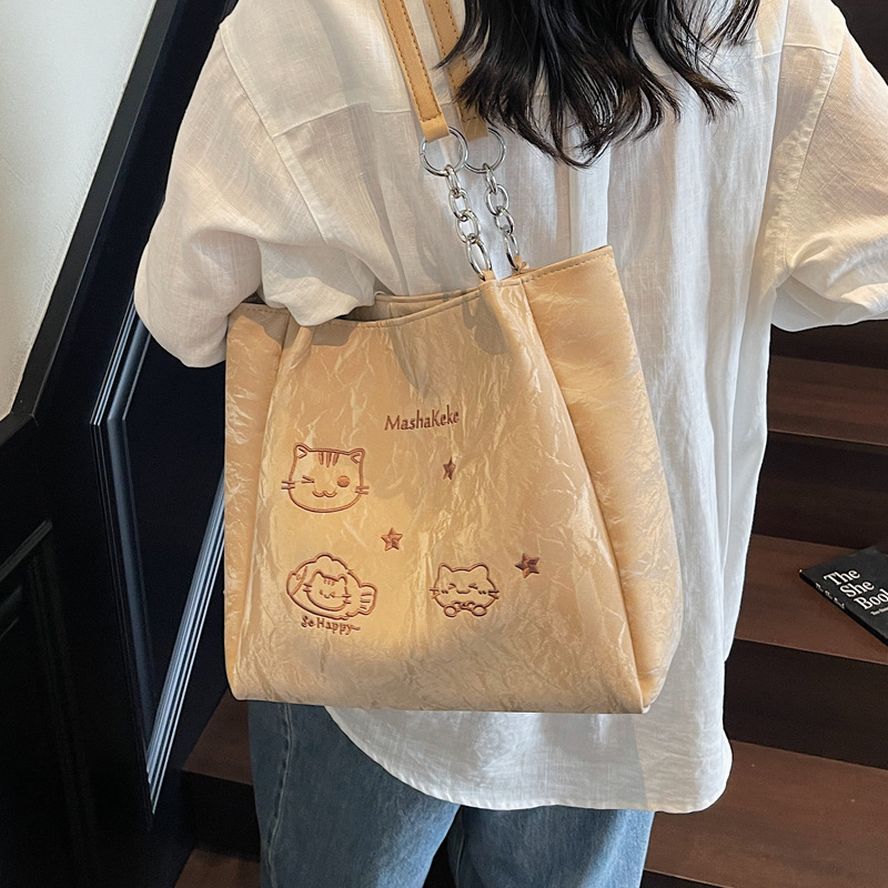 A lightweight, cute and stylish crossbody bag with large capacity for casual use. New Spring/Summer 2025 single-shoulder tote bag Specification drawing