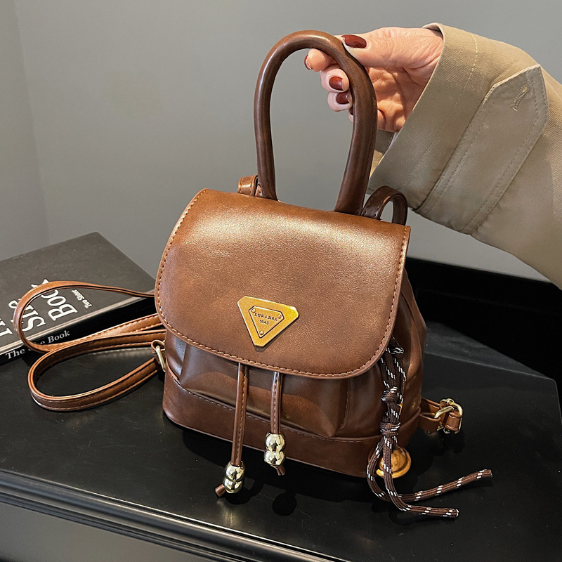 This is a new, stylish, mini, lightweight and cute shopping backpack for girls in the autumn of 2024 Specification drawing