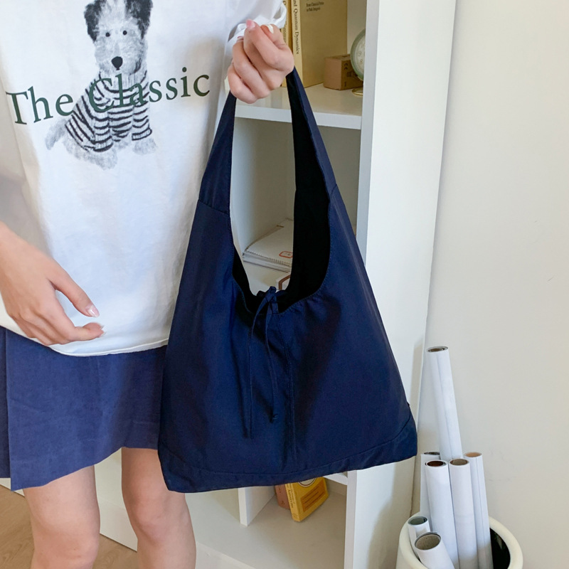 Commuting large-capacity nylon fabric bag for women, 2025 new style casual and versatile single-shoulder bag, fashionable tote bucket bag Application Scenario