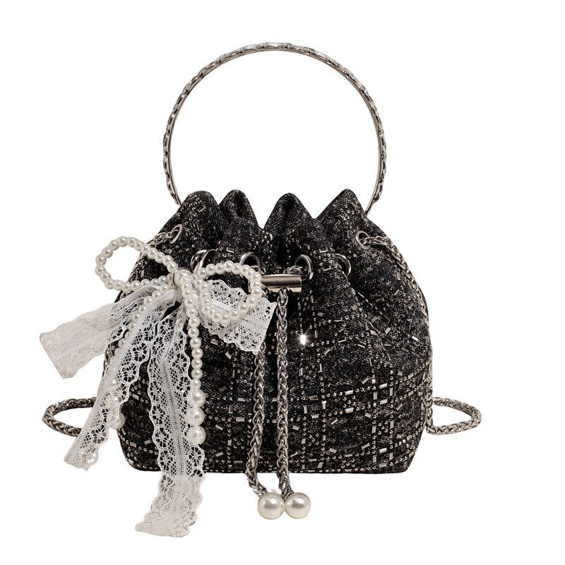 This year, the 2025 new Korean-style bucket bag with a drawstring is in fashion. It's a chain single-shoulder crossbody bag for ladies Item Picture