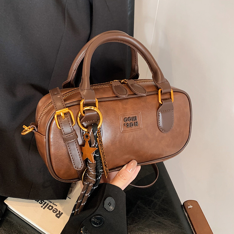 2024 New fashion bags for women, autumn and winter style, simple and fashionable work commute bag, retro single-shoulder underarm bag for women full figure
