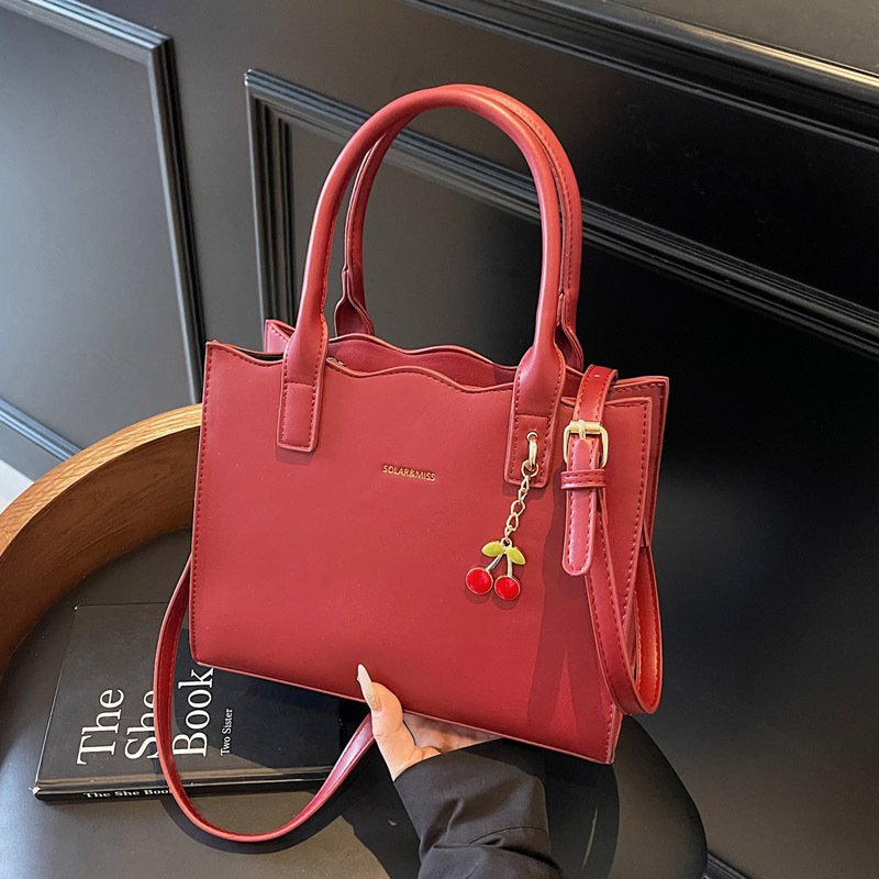 Fashionable crossbody small bag for women, 2025 summer new bridesmaid bag, hand-held small bag, elegant wedding bride bag full figure