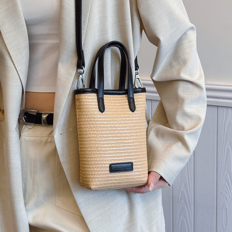 Summer straw woven beach bag 2025 New style seaside vacation handbag, simple and versatile bucket bag, woven crossbody bag Application Scenario