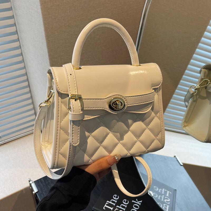 A retro hand-held small square bag for women in the early spring of 2025, a simple and elegant single-shoulder crossbody bag for commuting full figure