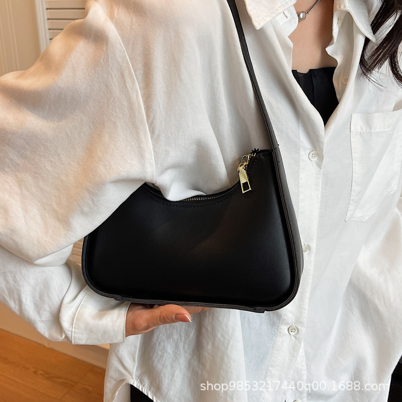 Solid color texture simple and fashionable single-shoulder crossbody bag 2025 summer new style stylish casual bag Korean-style small square bag trend details Picture