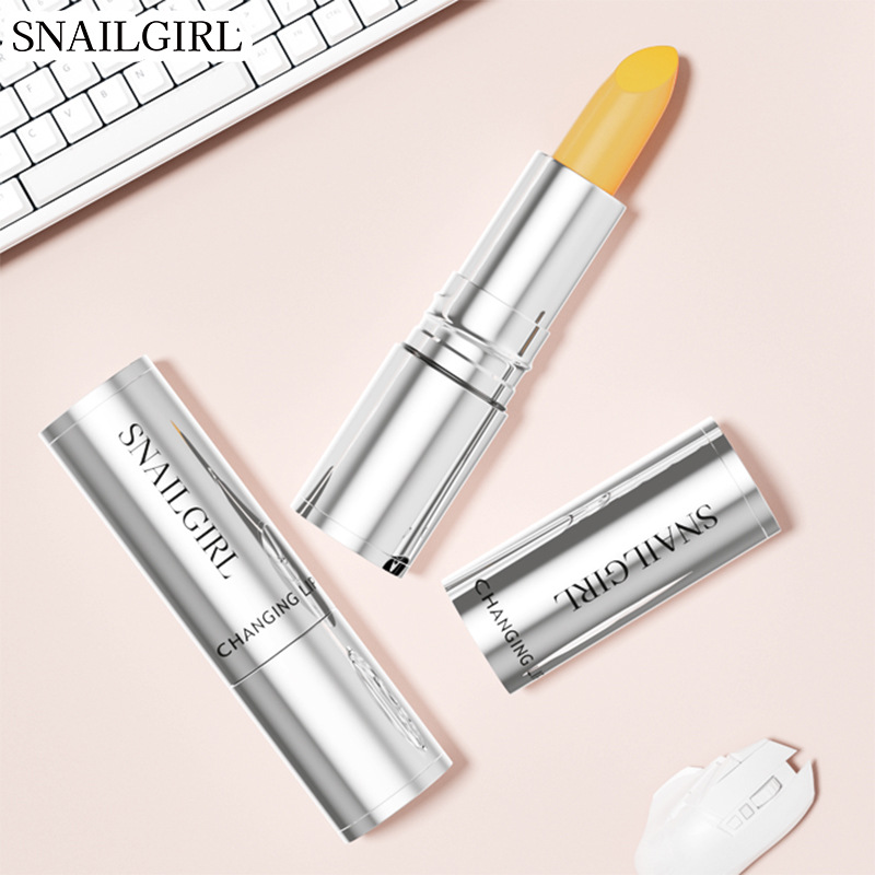 SnailGirl's Natural Moisturizing and Nourishing autumn and winter color-changing lipstick hydrates and moisturizes, caring for lips with a temperature-changing lipstick Application Scenario