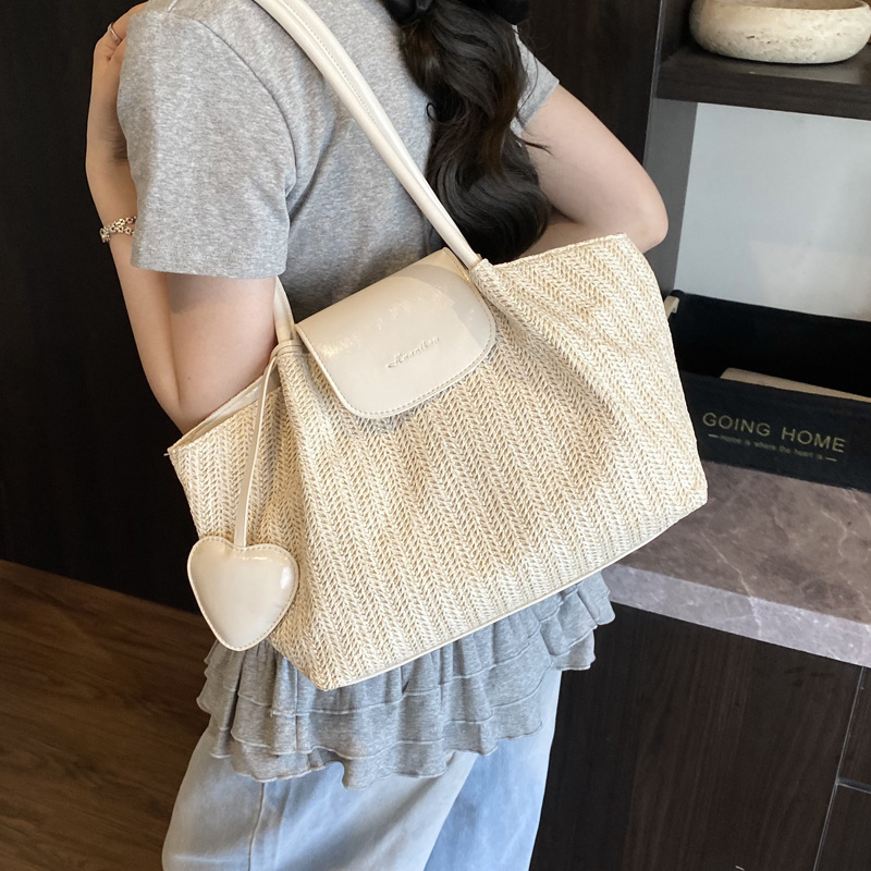 French niche straw woven large-capacity tote bag for women 2025 summer casual vacation beach woven single-shoulder bag trend Application Scenario