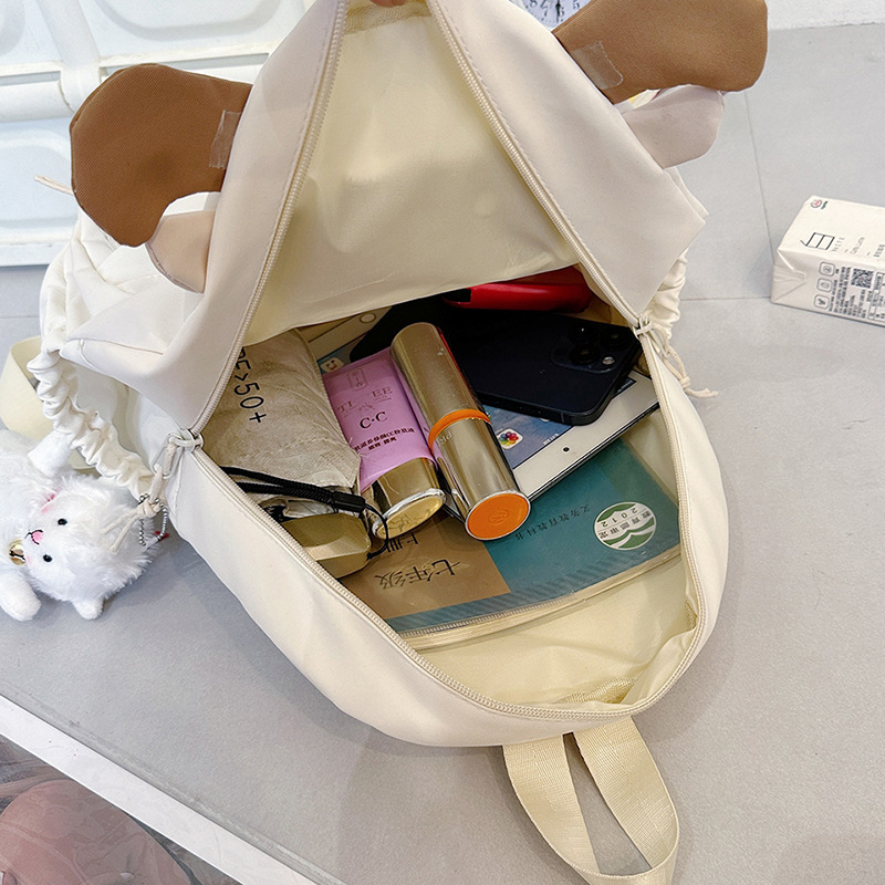This cartoon little lamb children's backpack is a refreshing and cute summer bag with a girlish heart. It's a versatile student bag with a large storage capacity and is adorable Application Scenario