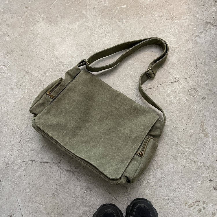 A large-capacity women's 2025 new Korean-style simple canvas bag, a fashionable large-capacity crossbody tote bag Specification drawing