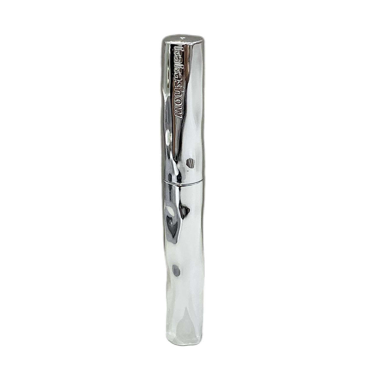kakashow Little Silver Stick Mascara Base Cream is waterproof, slender, curling, non-staining, natural and long-lasting. It is a tubular mascara Item Picture