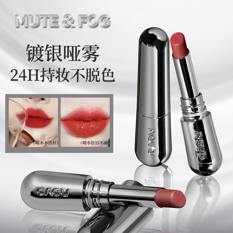 NOVO focuses on a matte non-stick rim red lipstick with a matte matte finish that is waterproof and does not fade easily. It is a lip balm for students to look fair without makeup full figure