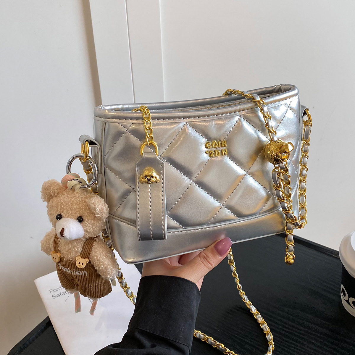 High-end diamond-shaped bucket bag for women 2025 summer new style Chanel-style chain wandering bag, fashionable and versatile crossbody bag full figure