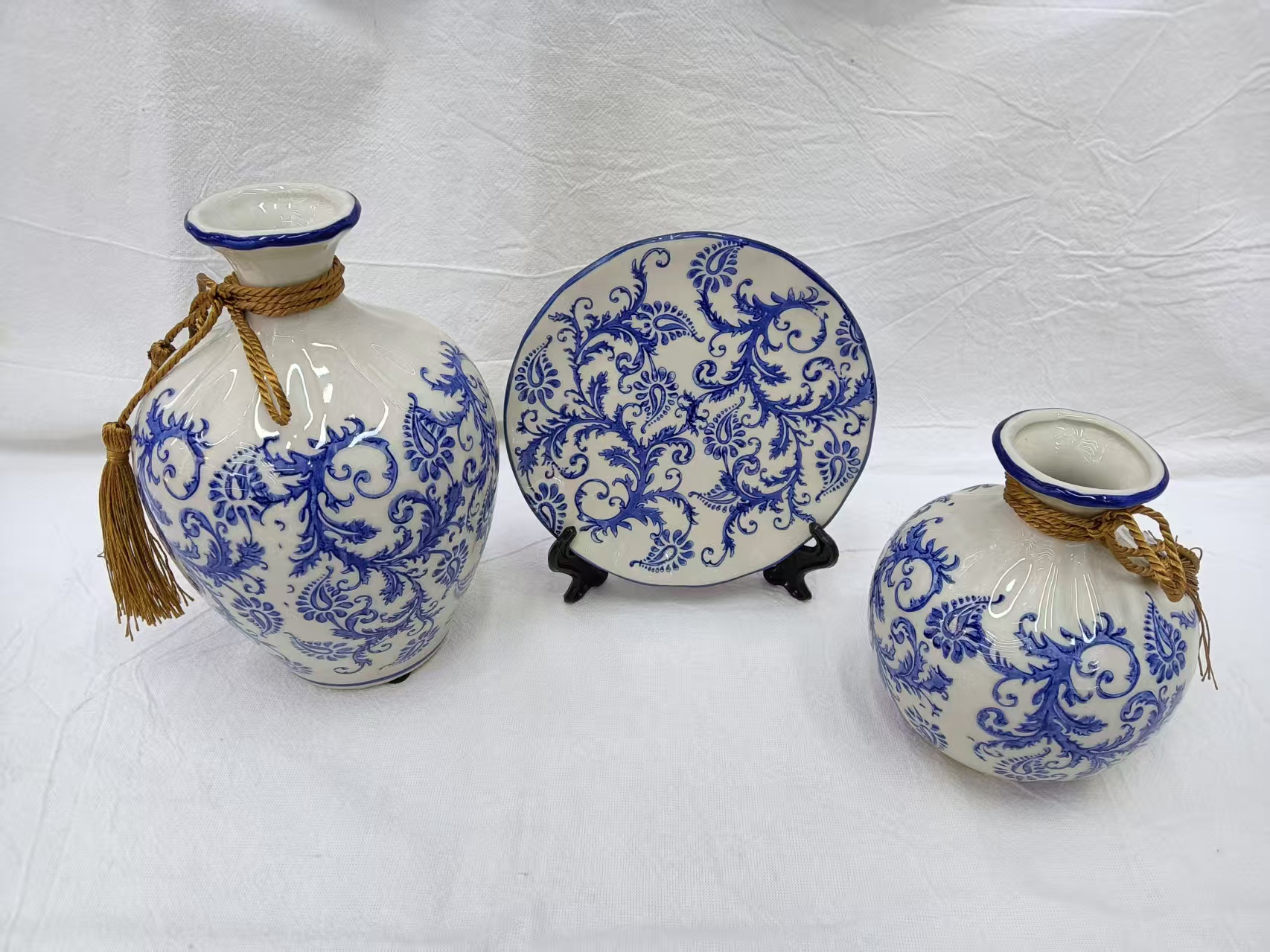 National trend exquisite ceramic vase decorative item, home decoration art piece, blue and white porcelain small and simple design floral arrangement vase pic 1
