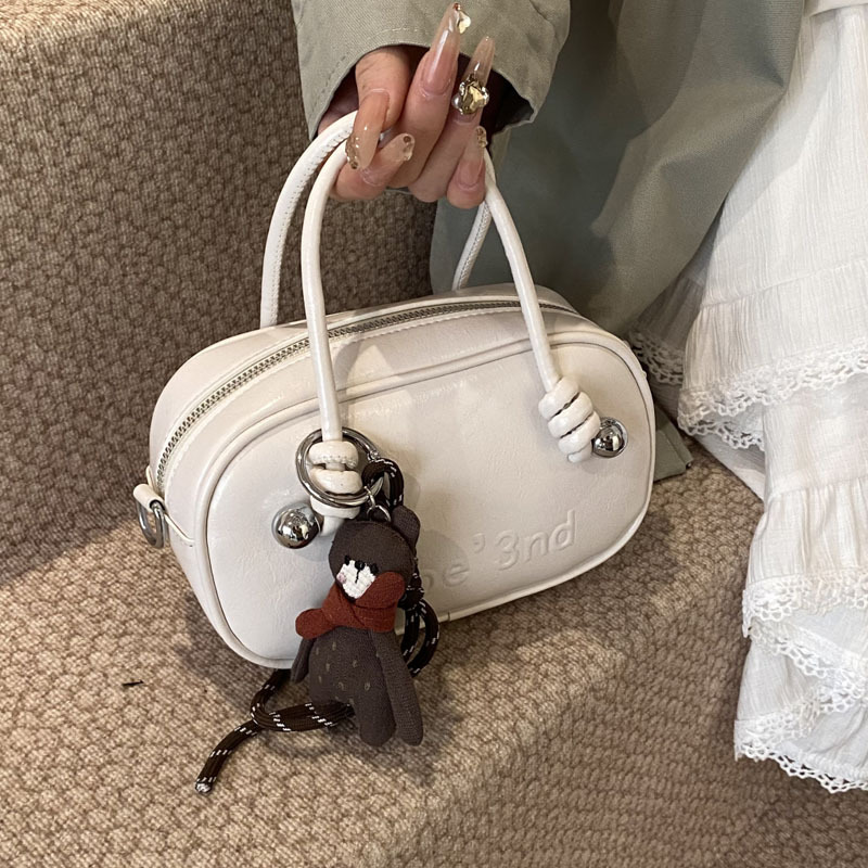 Retro soft leather solid color pillow bag for women, 2025 new trendy and fashionable single-shoulder crossbody bag, versatile hand-held bowling bag full figure