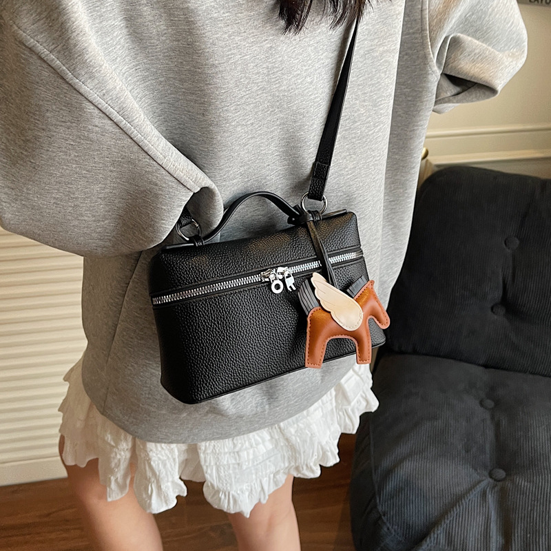Single-shoulder bag 2025 Korean version, fashionable, simple, casual and versatile crossbody bag, European and American texture, niche and fashionable commuting bag Specification drawing