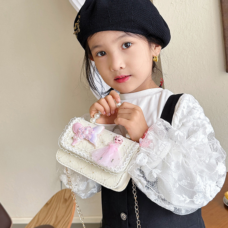 New foreign trade children's bag, Little Chanel Princess handbag, cute bow bow little girl chain crossbody single-shoulder bag Application Scenario