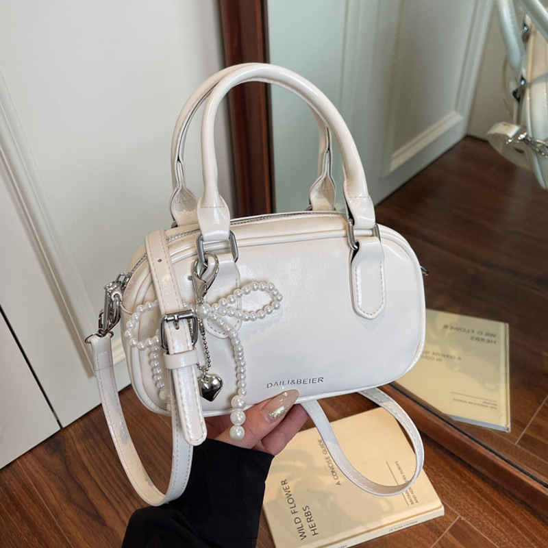 A fashionable Korean-style small square bag for women in the summer of 2025, featuring a simple and retro single-shoulder, crossbody and hand-held pillow bag full figure