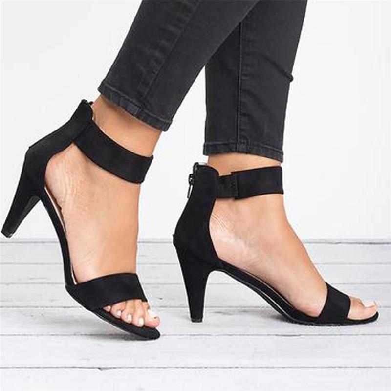 In the summer of 2020, the best-selling cross-border trade sandals are large-sized women's shoes from Europe and America with leopard print and thin heels. These women's sandals are selling well on Amazon details Picture