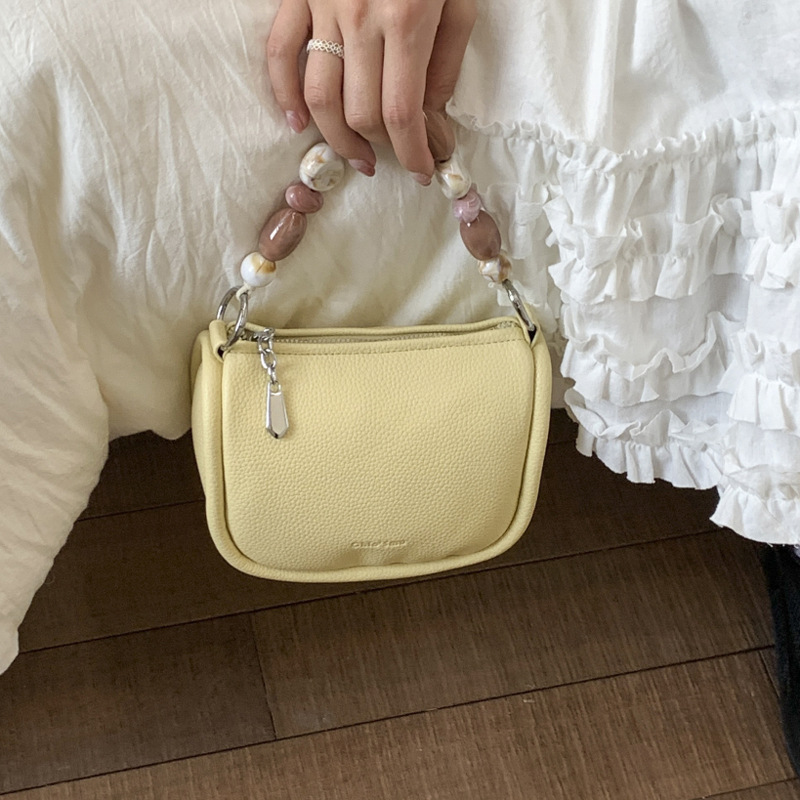 This 2025 new style of small square single-shoulder bag for women is versatile, fashionable and stylish, with a high-end chain design and a niche style. It's an ins women's bag full figure