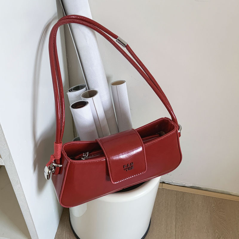Trendy women's bags for the 2025 summer season: New, fashionable and stylish single-shoulder underarm bag, casual and simple crescent moon bag full figure
