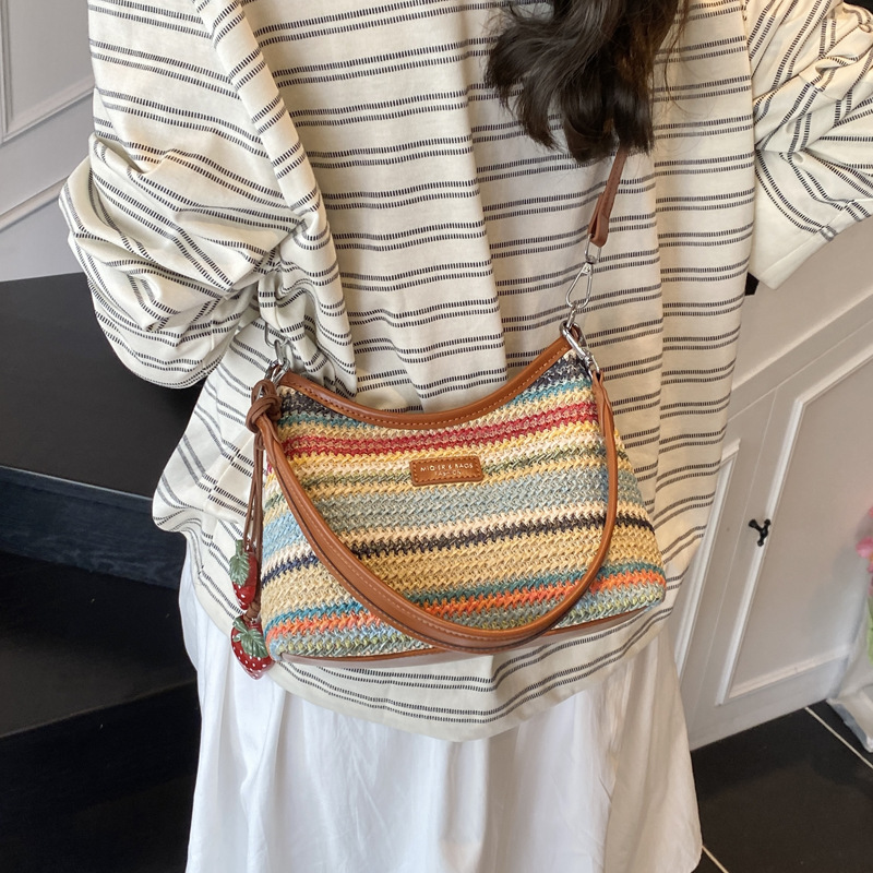 2025 Versatile casual single-shoulder woven straw bag with contrasting colors and large capacity, new summer tote bag for women, beach and seaside details Picture