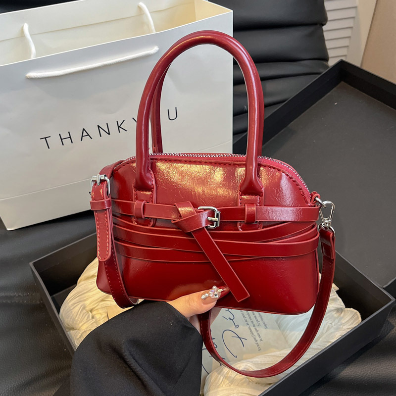 Fashionable hand-held shell bag 2025 Spring New style simple and stylish single-shoulder underarm bag trendy and casual crossbody bag for women details Picture