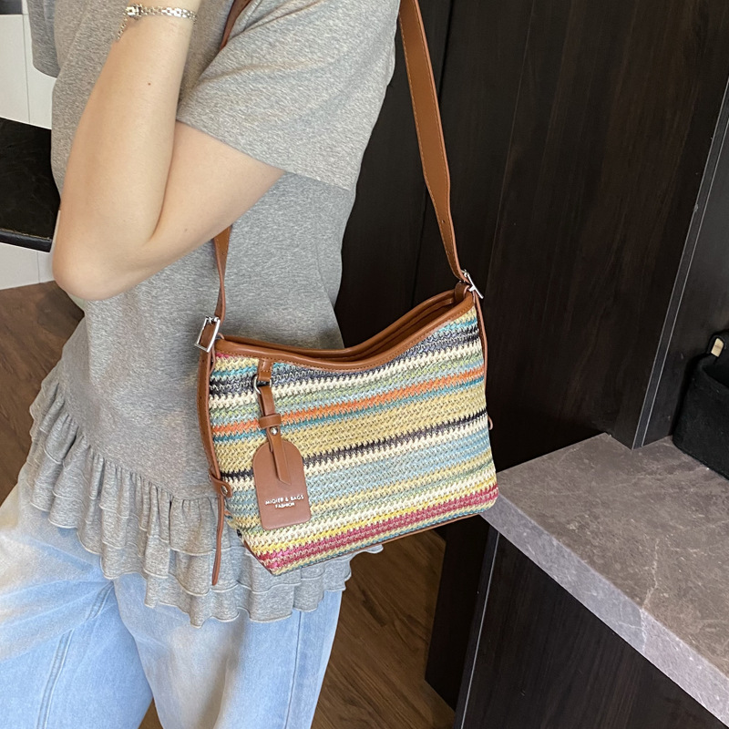 Summer woven small bag for women, 2025 new single-shoulder crossbody bag, fashionable straw woven bucket bag, vegetable basket bag for women details Picture