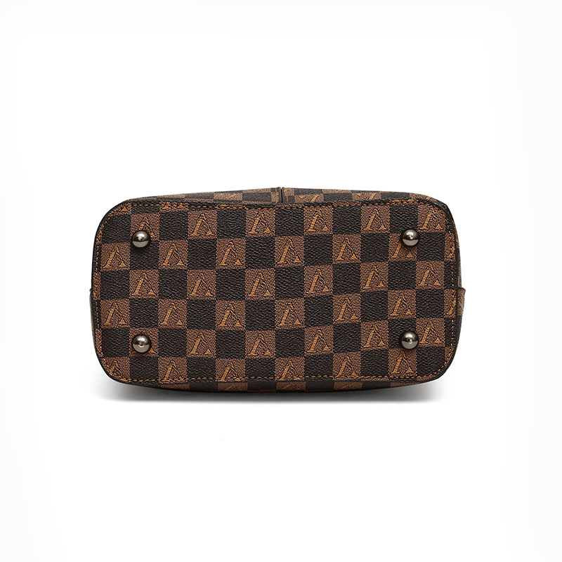 This year, in the foreign trade women's bag market, small bags such as women's bucket bags, fashionable and niche hand-held shoulder bags, and versatile crossbody bags are in vogue Application Scenario