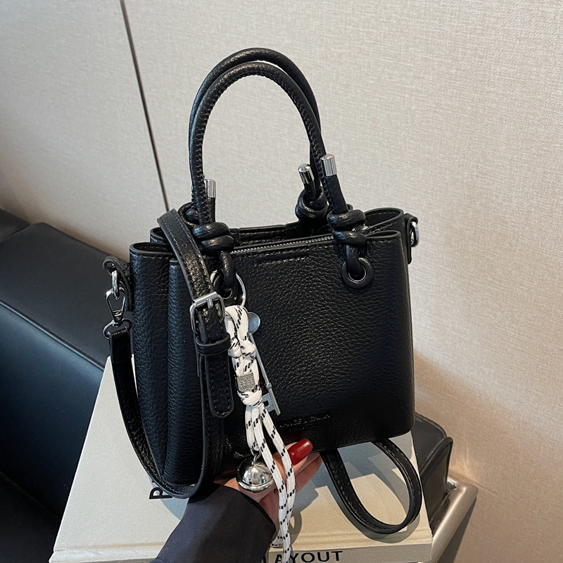 Spring and Summer casual small handbag for women, 2025 New large-capacity single-shoulder commuting crossbody bag, simple hand-held bucket bag Specification drawing