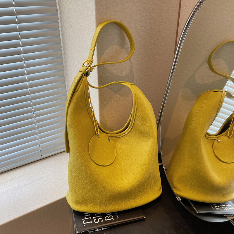 Casual soft surface large-capacity bag for women, 2025 new popular bestseller, versatile tote bag, summer single-shoulder bucket bag full figure