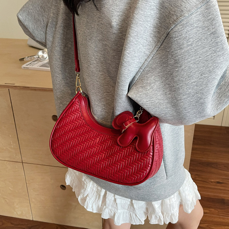 This is a new, trendy and fashionable, simple and retro commuting bag for women in 2025, featuring a soft leather bag with a high-quality texture details Picture