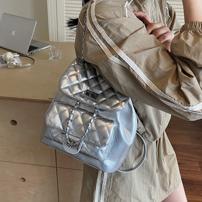 Korean school style backpack for women, casual and fashionable, diamond-shaped chain bucket schoolbag, lightweight and small travel backpack Specification drawing