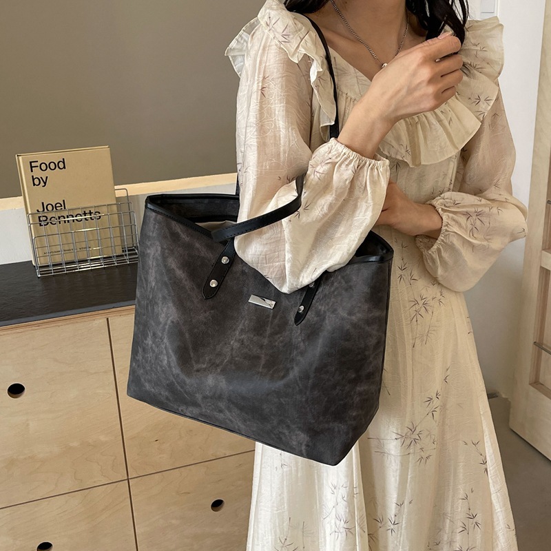 Korean style large-capacity tote bag, a fashionable commuting bag for women in summer 2025, a new versatile single-shoulder tote bag Specification drawing