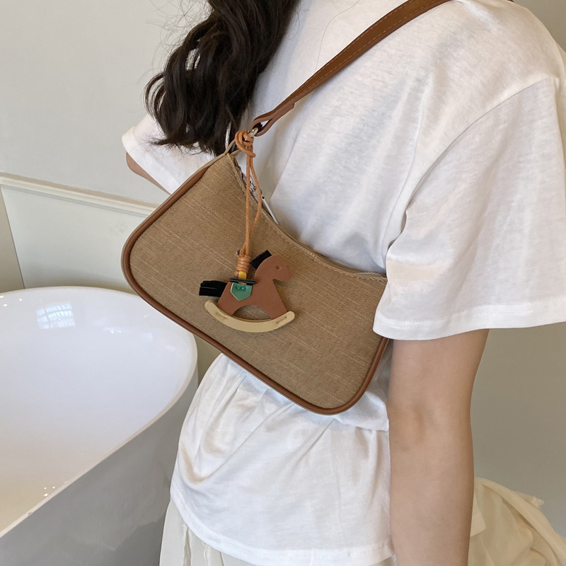 A niche design and fashionable underarm bag for summer 2025, a versatile and high-quality crossbody bag for women's daily commuting Specification drawing